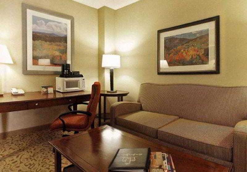 Courtyard By Marriott Pueblo