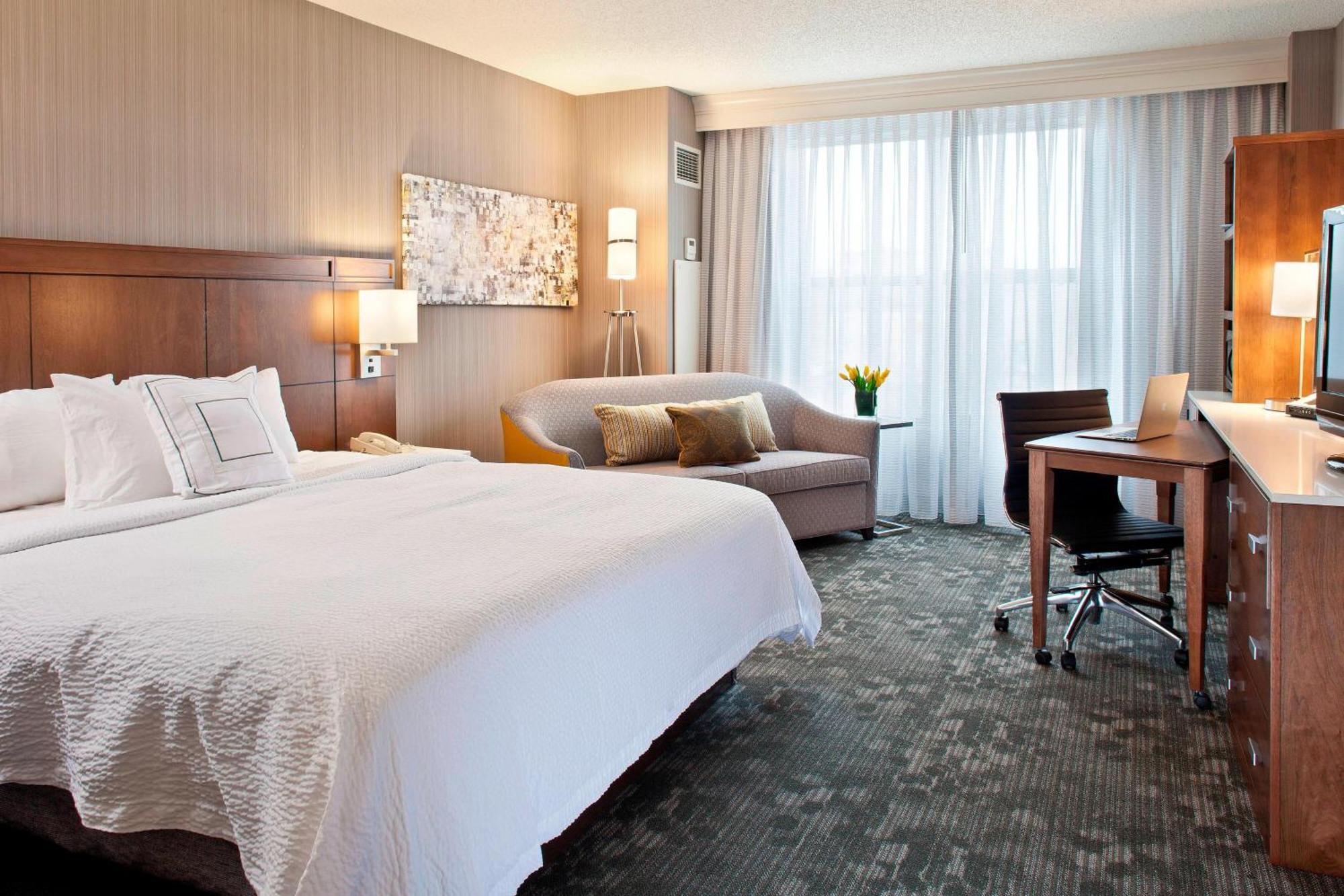 Courtyard By Marriott Hotel
